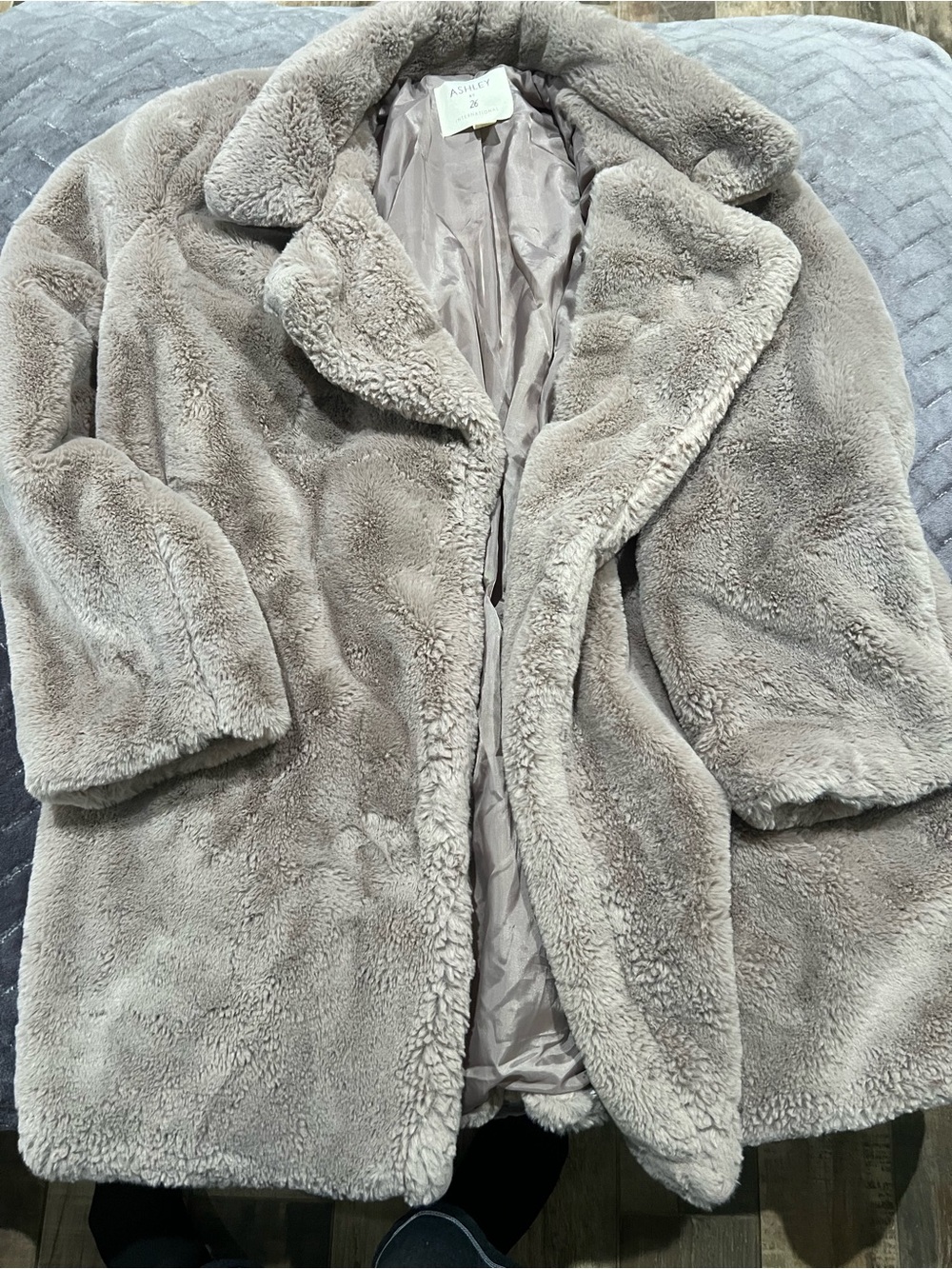 used Ashley By 26 International tan Faux Fur Coat - Plush Women's Jacket